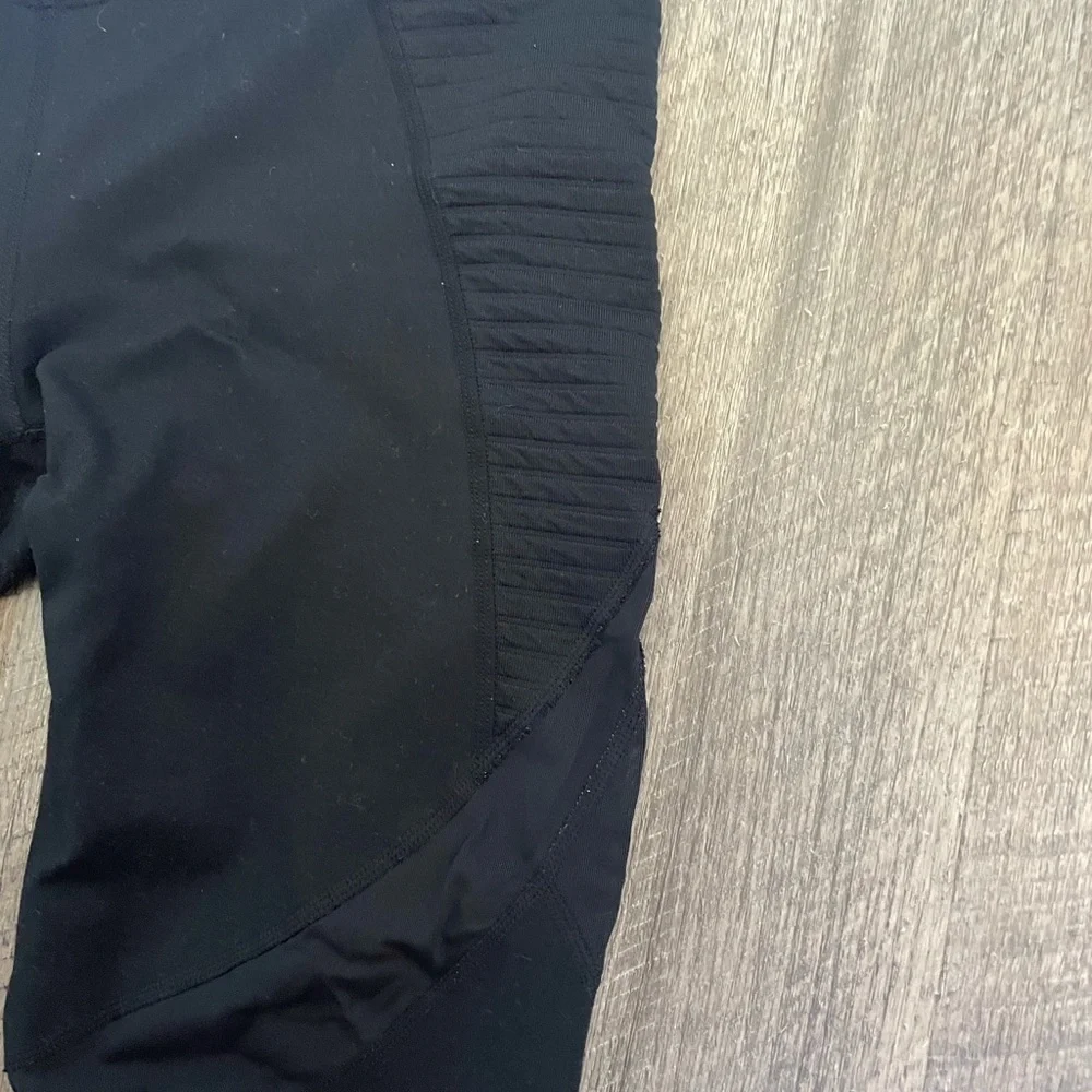 Fabletics Mesh Panel Powerhold Legging - Picture 2 of 4